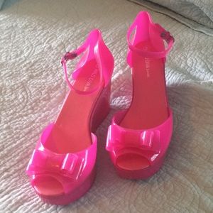 Wild Diva hot pink wedge bow ankle strap sandals 9
